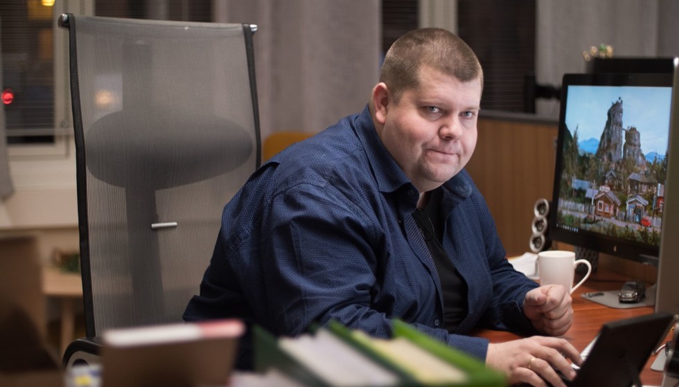 Editor: John Henrik Larson has been 100 percent disabled since he was 18 years old.  He is the editor-in-chief, owner and principal director of the local newspaper Salangan-Nyheter.  Photo: TV3