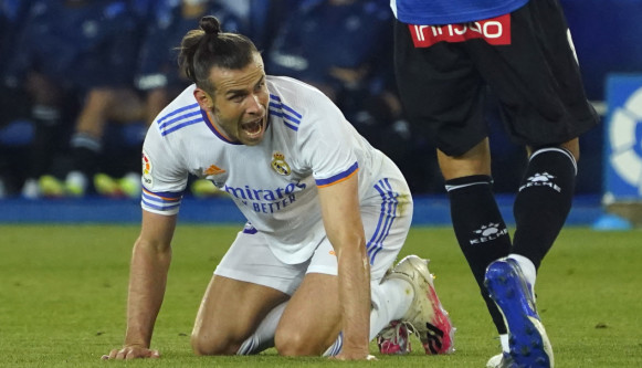 Cry: Gareth Bale is back from the start for Real Madrid.  Photograph: Vincent West/Reuters