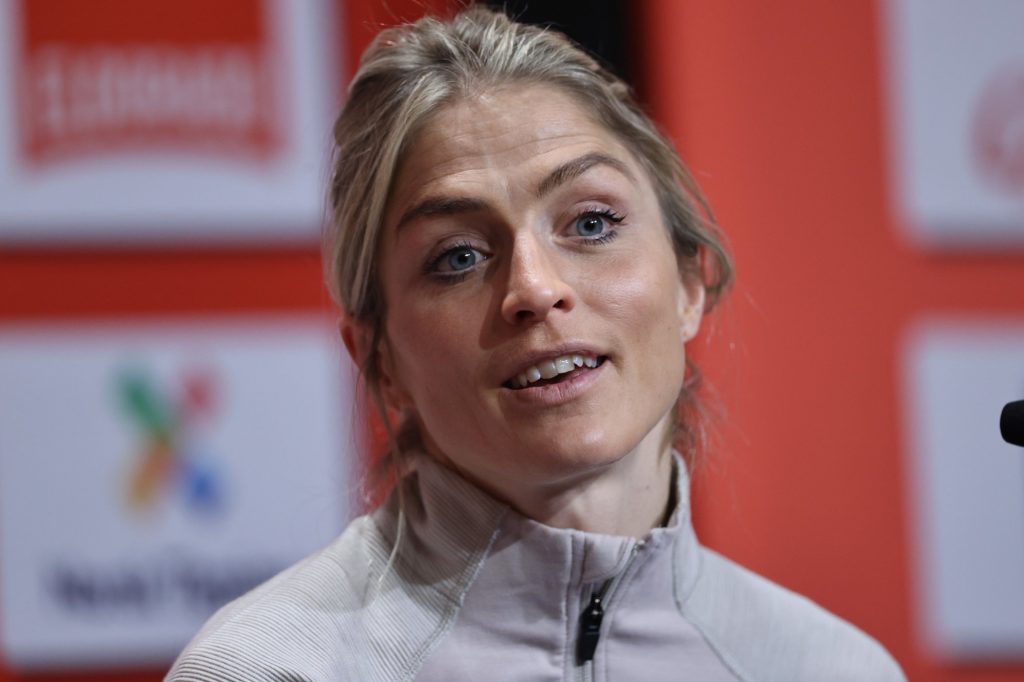 Cross-country skiing, Therese Juhaug |  Note the difference in Juhaug after Carlson's defeat: