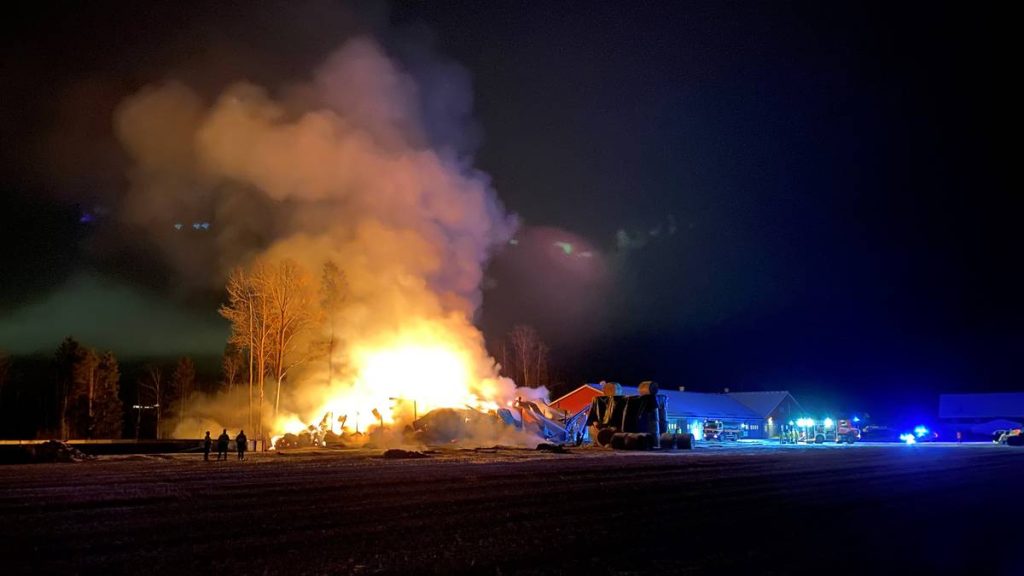 Brann på gård på Grinder i Grue kommune.