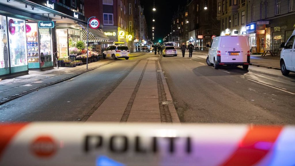 En person er blevet dræbt af skud i ryggen på Nørrebro Politiet har afspærret området omkring Nørrebros Runddel