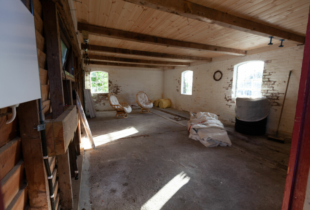 Before: a large room, used only for storage.  Photo: Pandora Film/TV 2