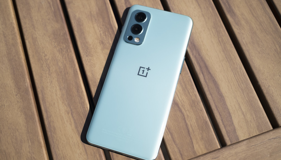 The OnePlus Nord 2 is almost identical in appearance to the OnePlus 9 Pro.  Photo: Martin Kenningerode Storbo