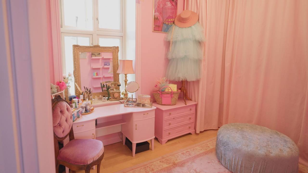 Colors in the home are becoming more and more popular.  Illustrated here with pink furniture. 