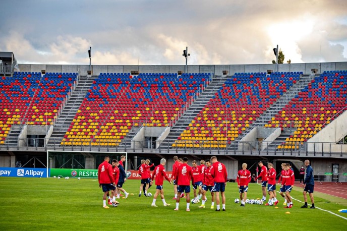 Camparina: The national team trained at Daugava Stadium last night.  The arena can accommodate 10,000 spectators.  Photo: Bjørn Langsem / Dagbladet