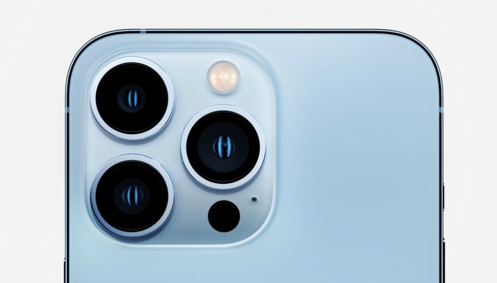 The iPhone 13 Pro and Pro Max get three cameras, and now offer 3x optical zoom.  Photo: Apple