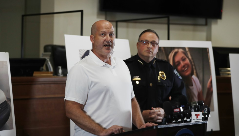 Desperation: Gabi Pettito's father, Joe Pettito, and Police Chief Todd Garrison in North Port, Florida on Thursday.  Photo: Octavio Jones/Getty Images/AFP
