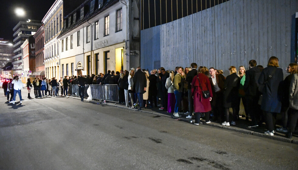 QUEUE: Long queue at Justisen nightclub in central Oslo.  Photo: Naina Heln Jma / NTB