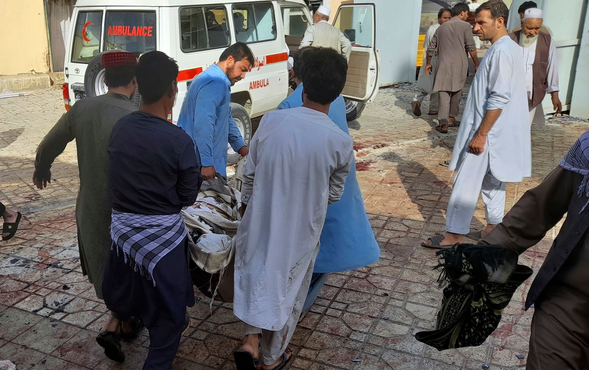 Explosion during Friday prayers - at least 100 killed - VG