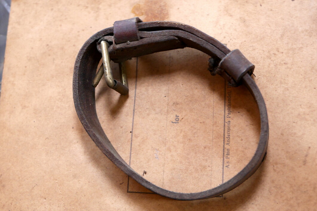 small belt.  They may have been used on rifle pistols.