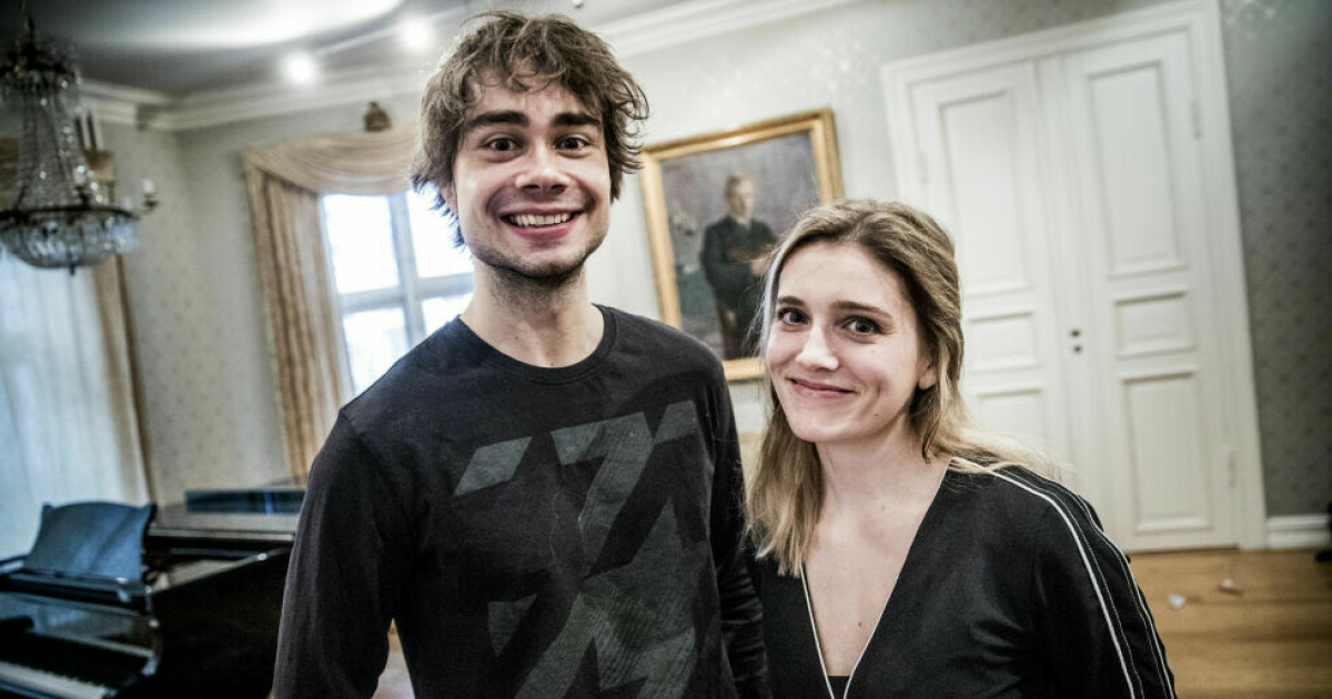 Alexander Rybak on stage with his ex-wife