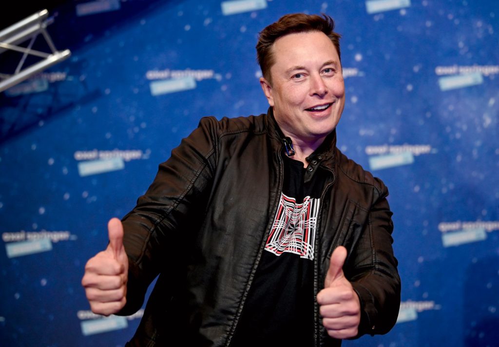 Elon Musk continues to sell Tesla for billions - E24