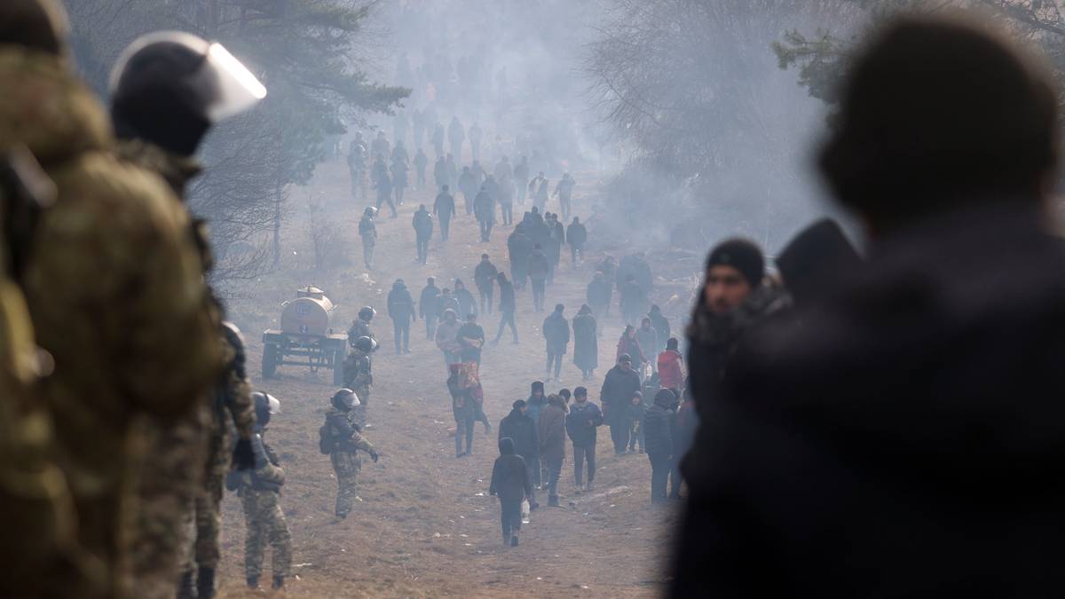 Belarus is believed to be supplying migrants with tear gas – NRK Urix – Foreign News & Documentaries