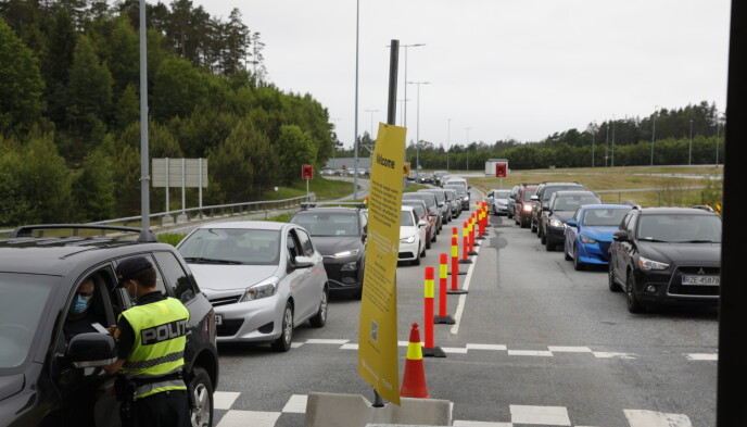 Row: This is how the border crossings at Swinsund were this summer.  Photo: Nina Hanson / Doppleted