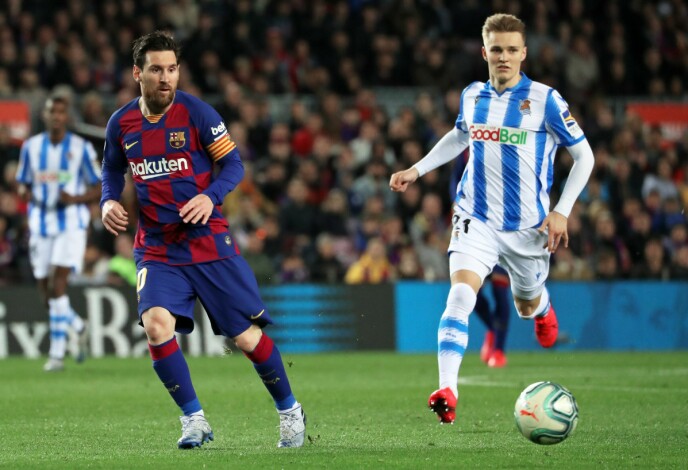 The success: Martin Odegaard was fantastic for Real Sociedad.  This is the Norwegian in a duel with Lionel Messi himself in March 2020. Photo: NTB