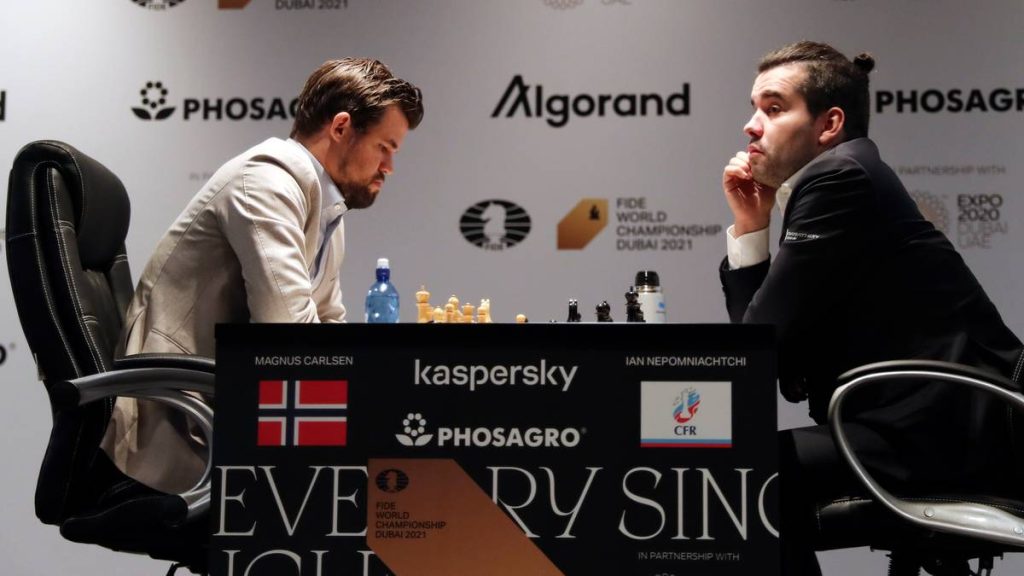 Magnus Carlsen og Jan Nepomnjasjtsjij