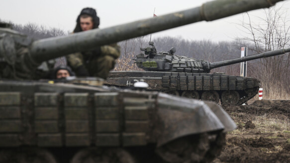 On the border: Russian tanks on the border with Ukraine.  Photo: AP / NTB