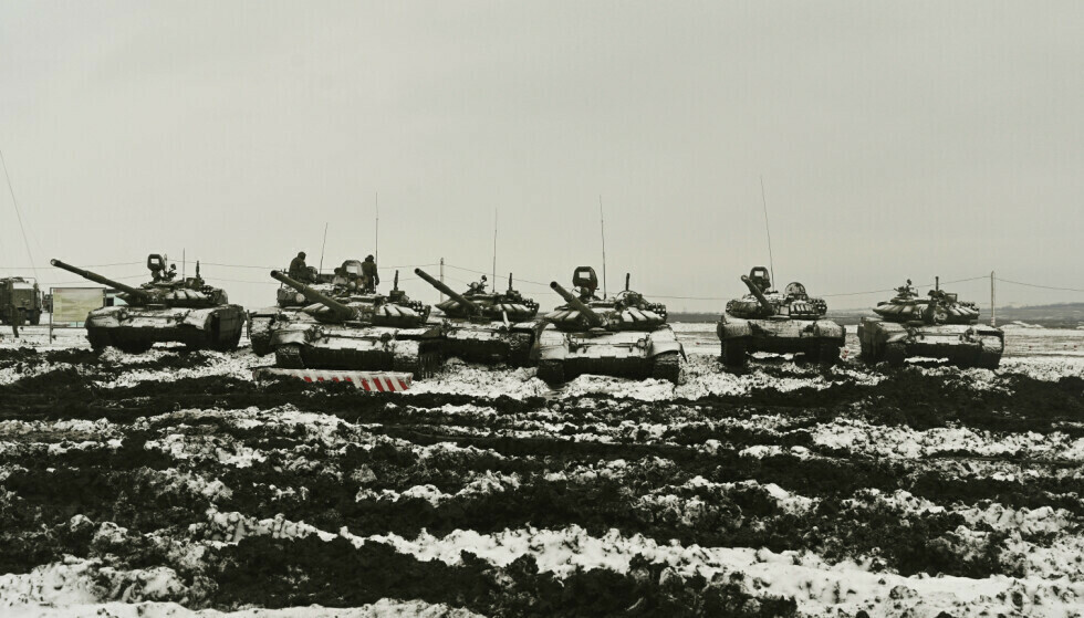Exercise: Russian tanks took part in a military maneuver in Kadamovsky in the Rostov region, just over 70 kilometers from the border with eastern Ukraine.  Photo: AP/NTB