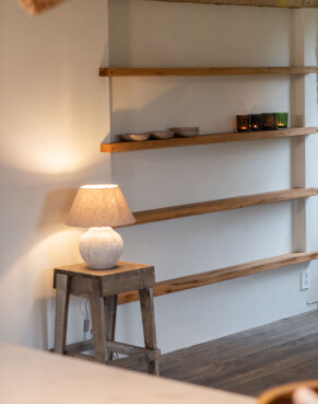 New wall: with built-in niche.  Photo: Pandora Film/TV 2
