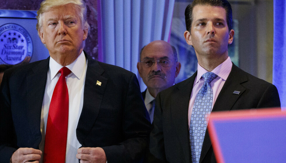 Accused: Allen Weisselberg pictured with Trump and Donald Trump Jr.  In 2017. Photo: AP Photo / Evan Vucci