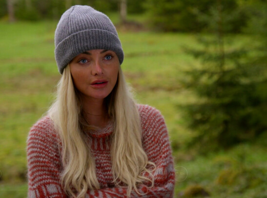 Knit Sweater: Sophie Elise Isaacsen's red knit sweater is also a Skappel sweater.  Photo: TV 2