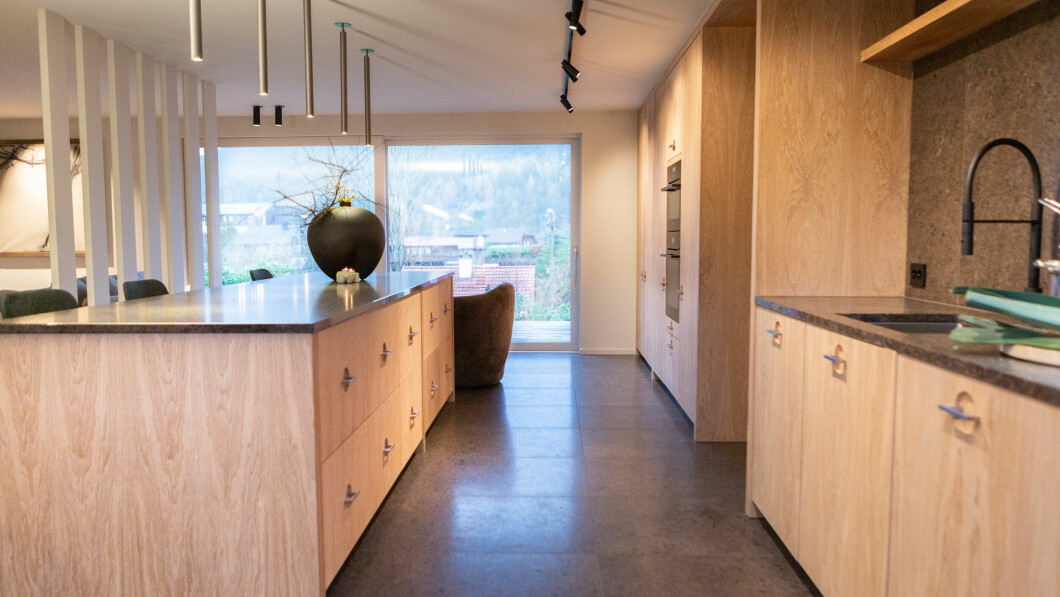 Tailored to order: the kitchen with its three specially designed spaces.  Photo: Pandora Film/TV 2