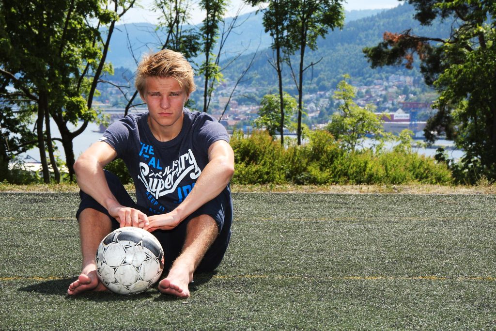 Ødegaard becomes a star on artificial turf - will play on turf - VG