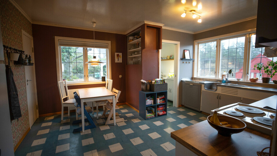 Before: The old kitchen with the shed in the corner.  Photo: Pandora Film/TV 2