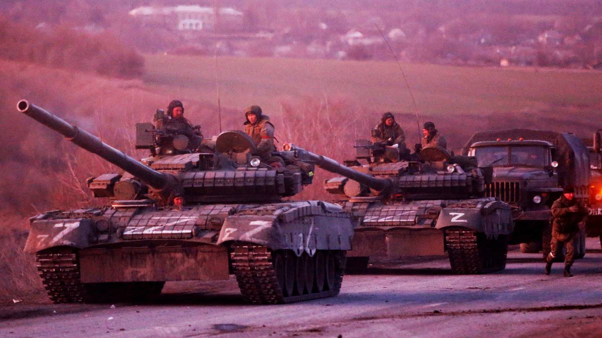 Russiske stridsvogner på vei til Mariupol