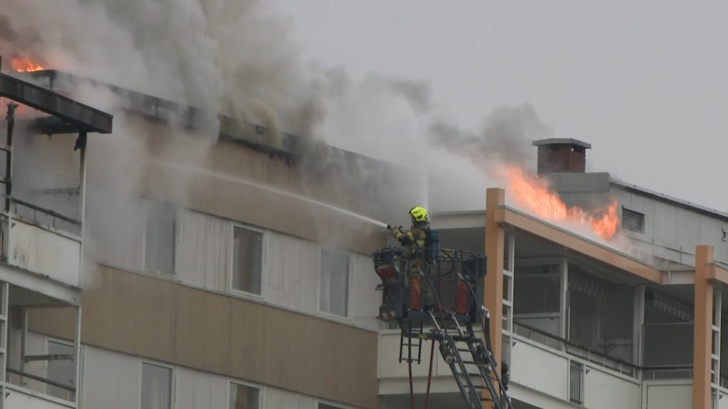 Drammen - NRK Oslo and Viken - Local News, Television and Radio It burns in a tall building in Fjell.