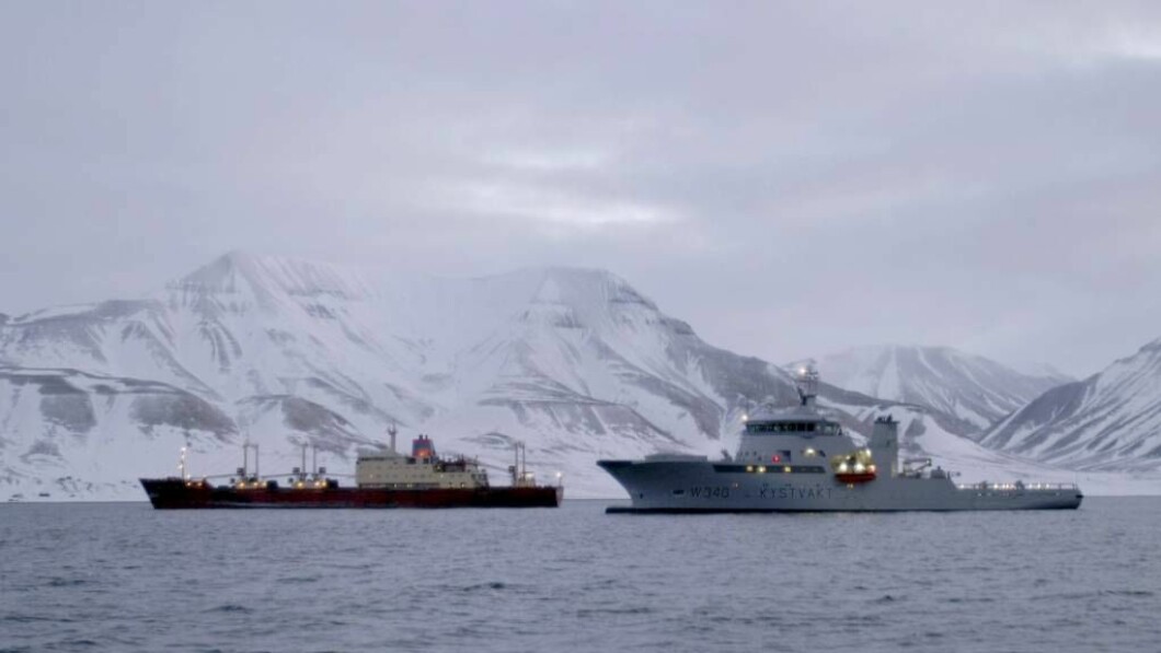In custody: The Norwegian Coast Guard often patrols around Svalbard.  Here is a transshipment ship from the Coast Guard ship Barents Sea and Belize.  Photo: Arilt Lisand / Governor of Svalbard