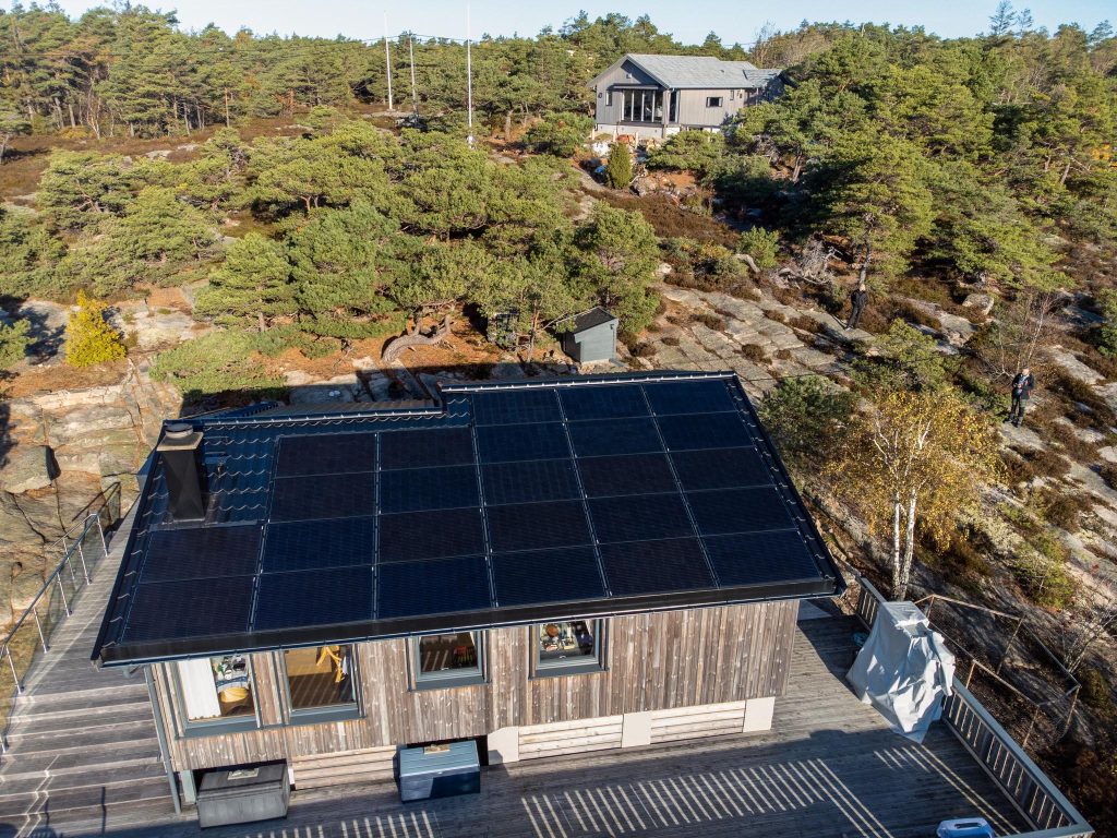 More and more people want rooftops with solar cells