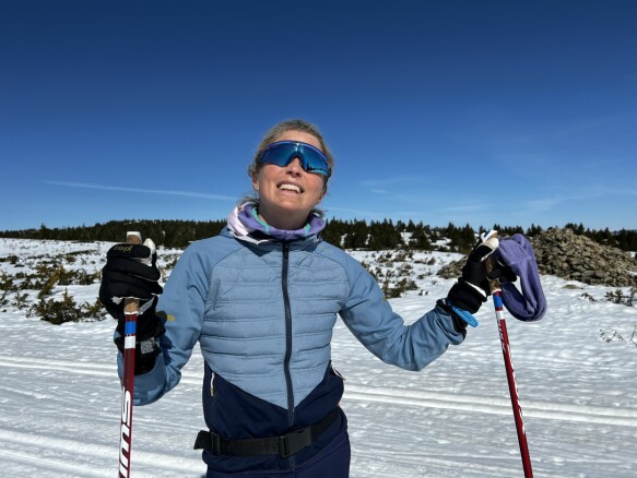 Celebrity Factor: Therese Johak traveled to the sun.  Even though Easter is over, she definitely hasn’t given up on her skiing.  Photo: Harald Bjørnson Jacobsen / TV 2.
