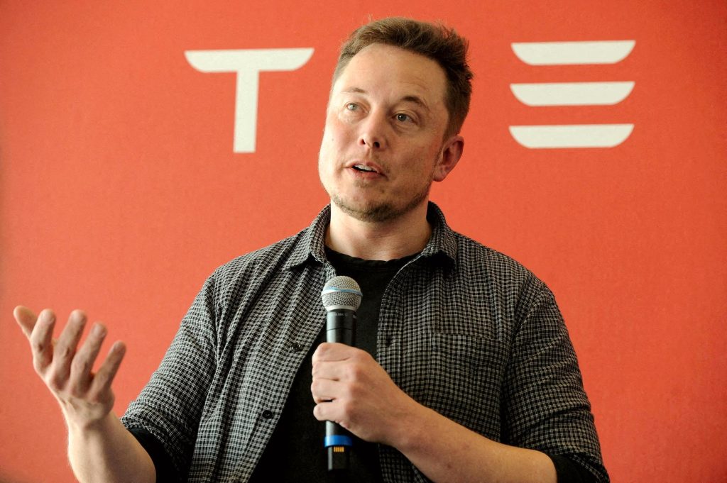 Musk sells Tesla shares for about 38 billion kroner - E24