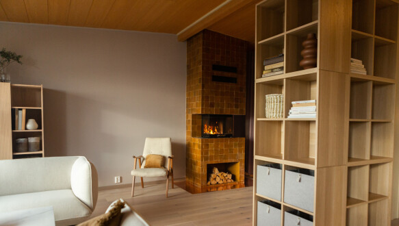 Room Parts: In addition to having plenty of space, the shelf also acts as a room divider.  Photo: Pandora Film/TV 2