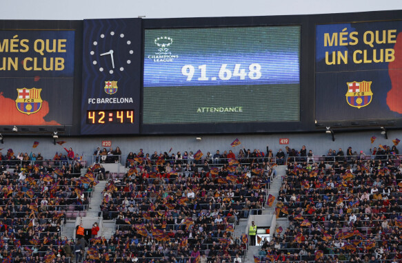 World Record: A few minutes before the end, the number of spectators - 91,648 - was shrieked to deafening cheers at the great Camp Nou.  Photo: Albert J
