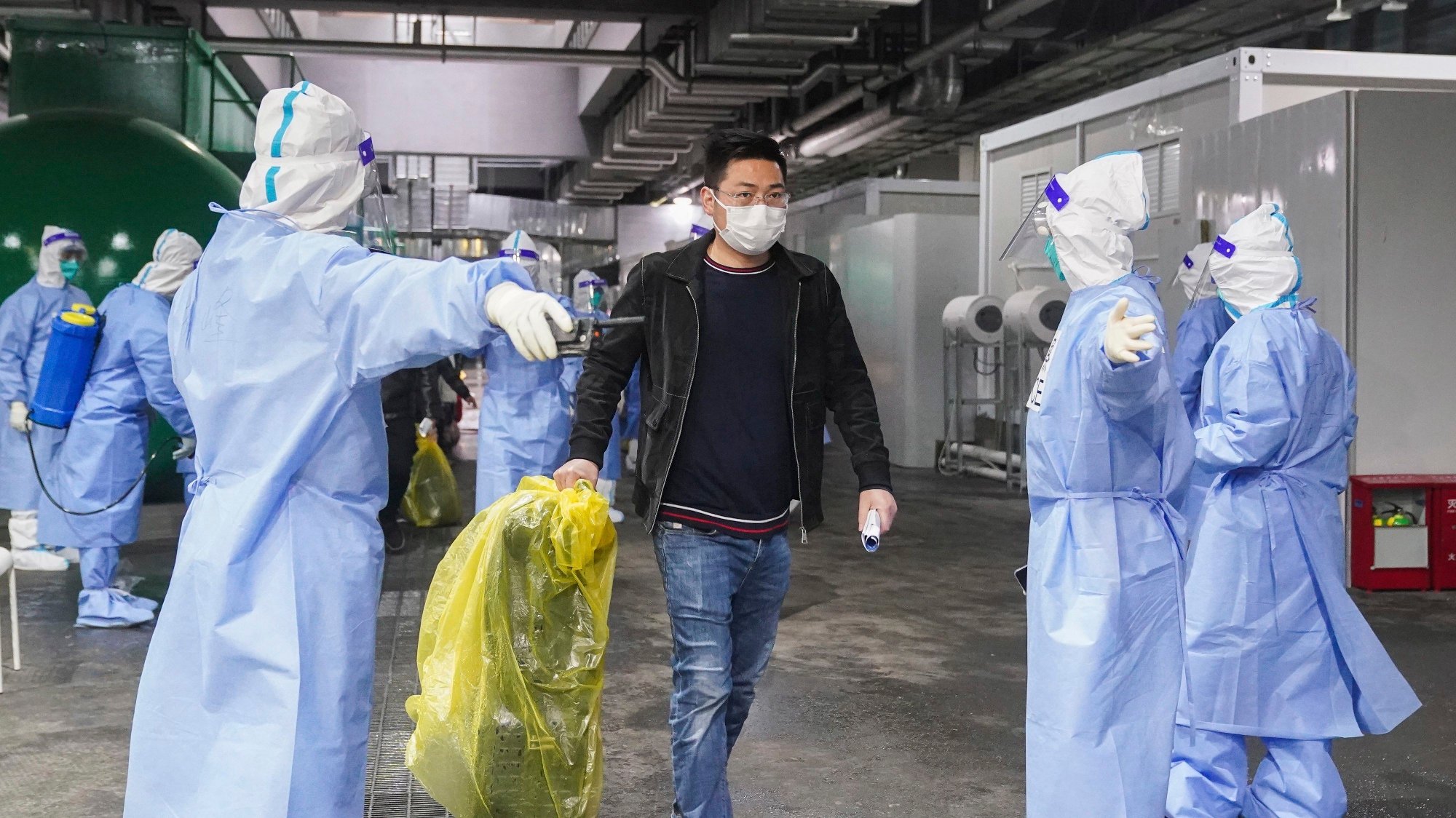 Shanghai, Coronavirus |  Corona fight opened between police and Shanghai residents