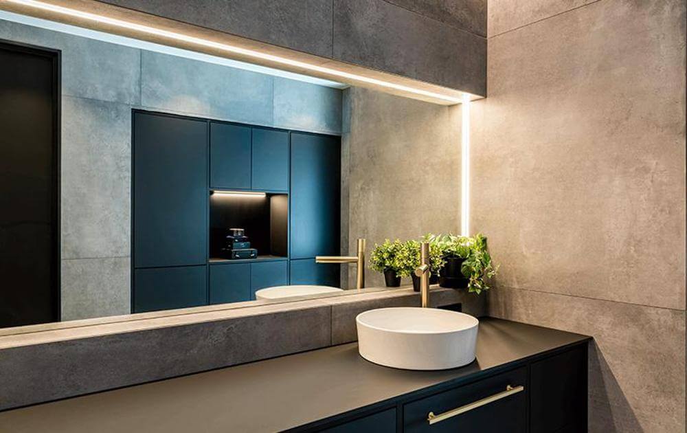 Coordinating bathroom: LED stripes offer unprecedented opportunities to evoke your favorite bathroom.