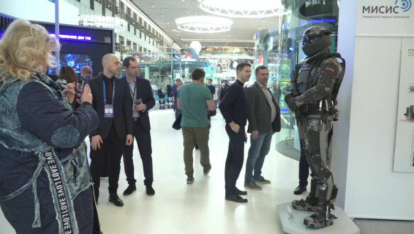 Robot: A lot of people were fascinated by the robotic shields made by Kinetica.  Photo: Yevgeny Kurbatov