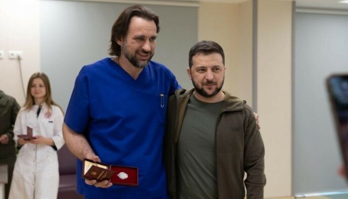 Medal awarded: Pavlo Blavsky received a medal from Volodymyr Zelensky himself for his work at the largest children's hospital in Ukraine in Kyiv.  Photo: Ahmetdet Hospital