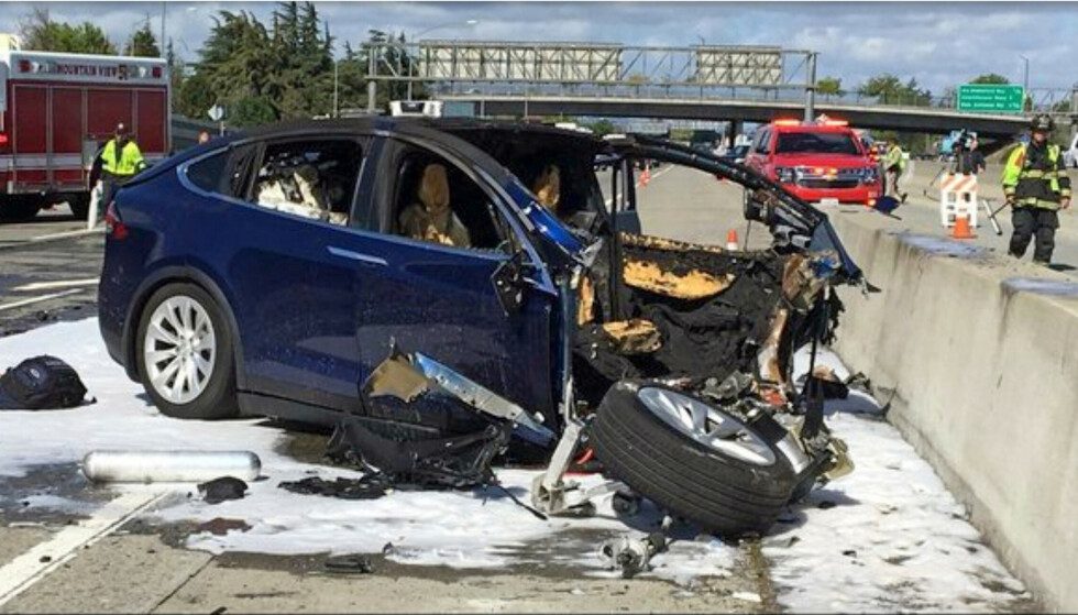 Investigation: This incident is 1 of 35 that are under investigation by US authorities.  The driver who died in the accident must have, prior to the accident, complained about autopilot errors in the relevant department.  KTVU-TV image via AP / NTB