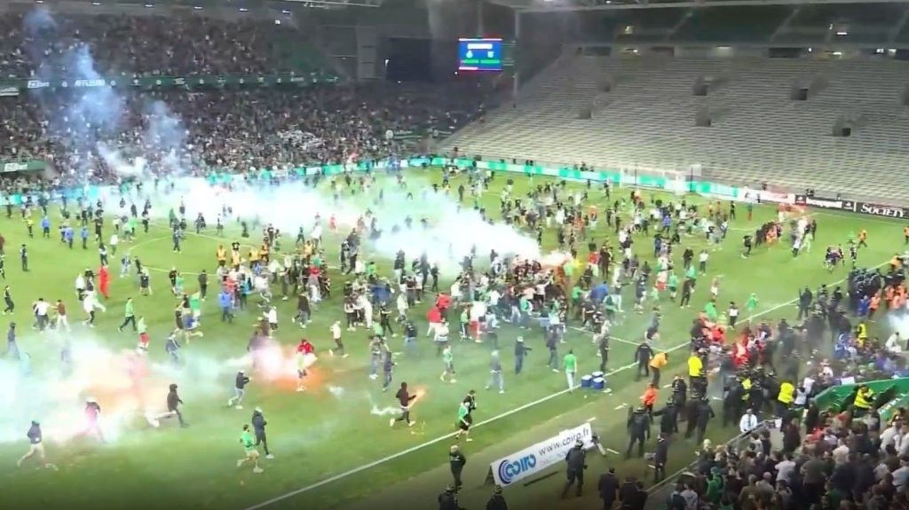 Serie A football |  Scandal scenes in France.  Players had to flee the crowd: