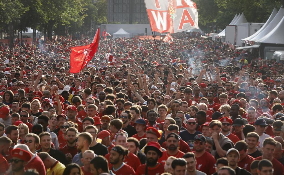 The start of the Champions League final postponed due to safety reasons - chaos outside the stadium