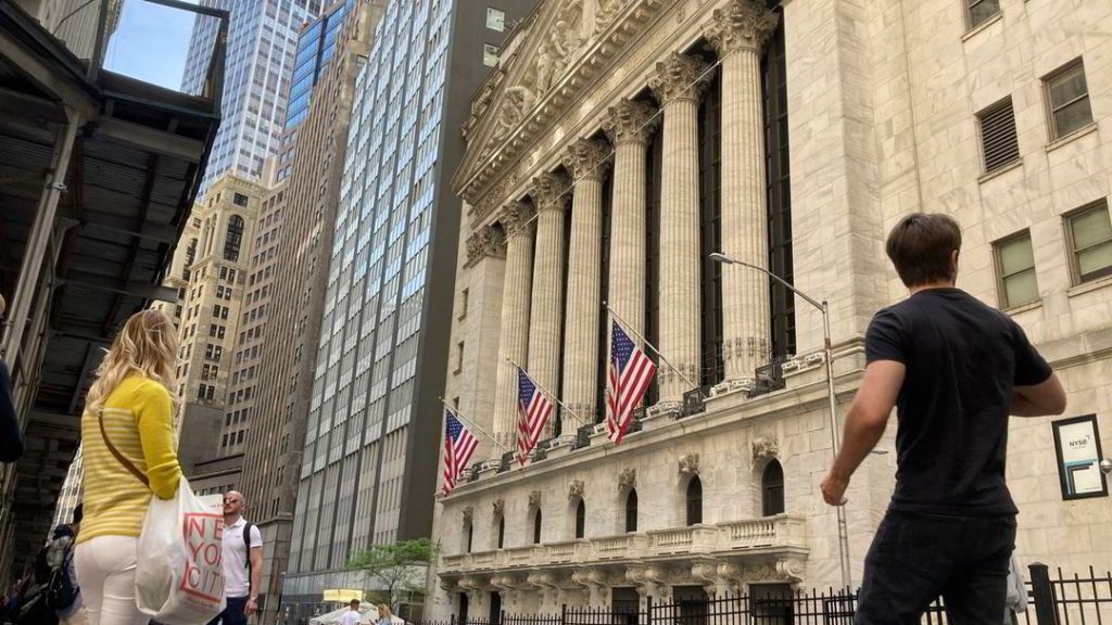 Wall Street rallied after Fed report - warns of monetary tightening