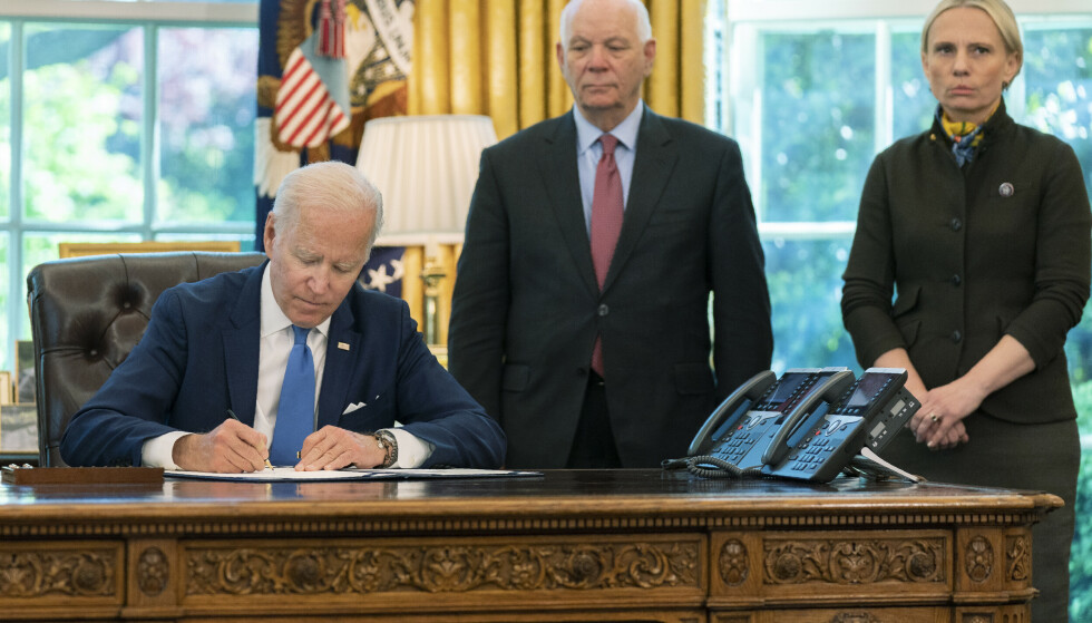 Signs of the law: President Joe Biden signed the law that would bring about the World War II program so that Ukraine and other Eastern European countries could get American weapons faster.  Photo: / AP / NTB