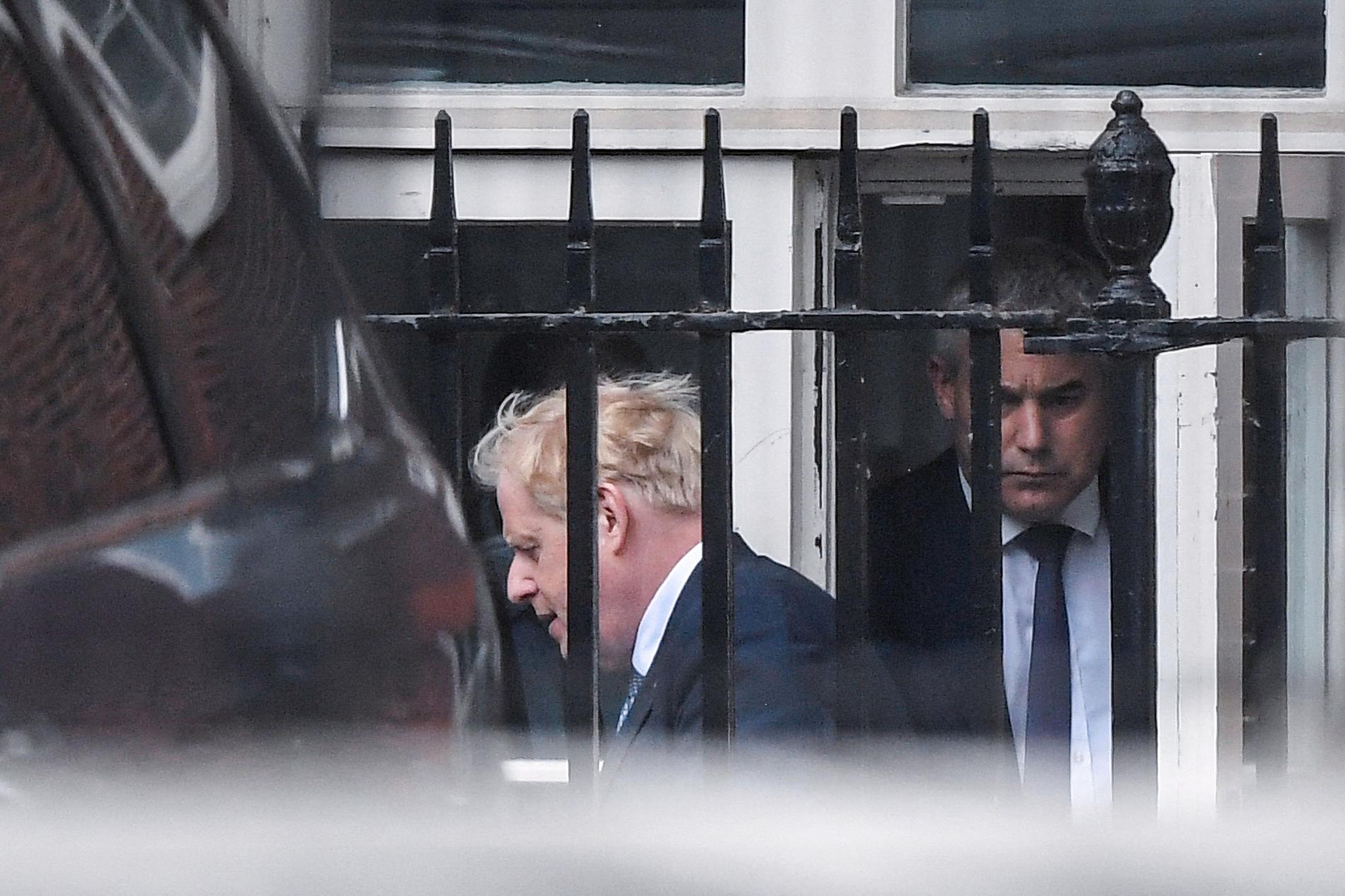 Boris Johnson escapes no-confidence vote: