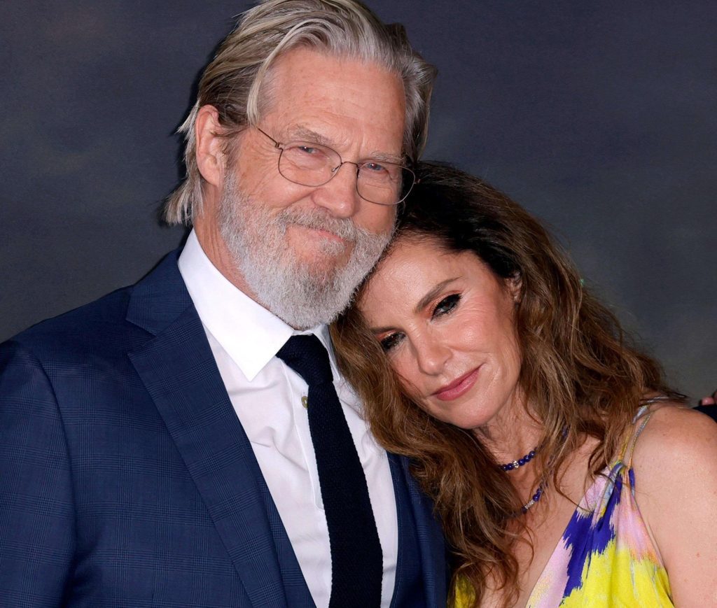 Jeff Bridges on the red carpet after cancer treatment - VG