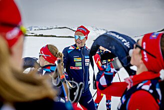 Smile when you look: Sjur Ole Svarstad gives clear messages to athletes while rallying in Sognefjellet.  Photo: Bjørn Langsem