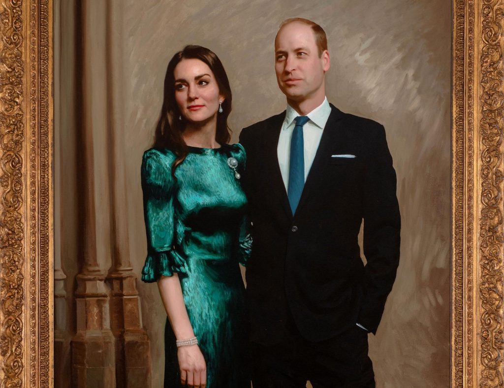 First official portrait of Prince William and Duchess Kate - VG