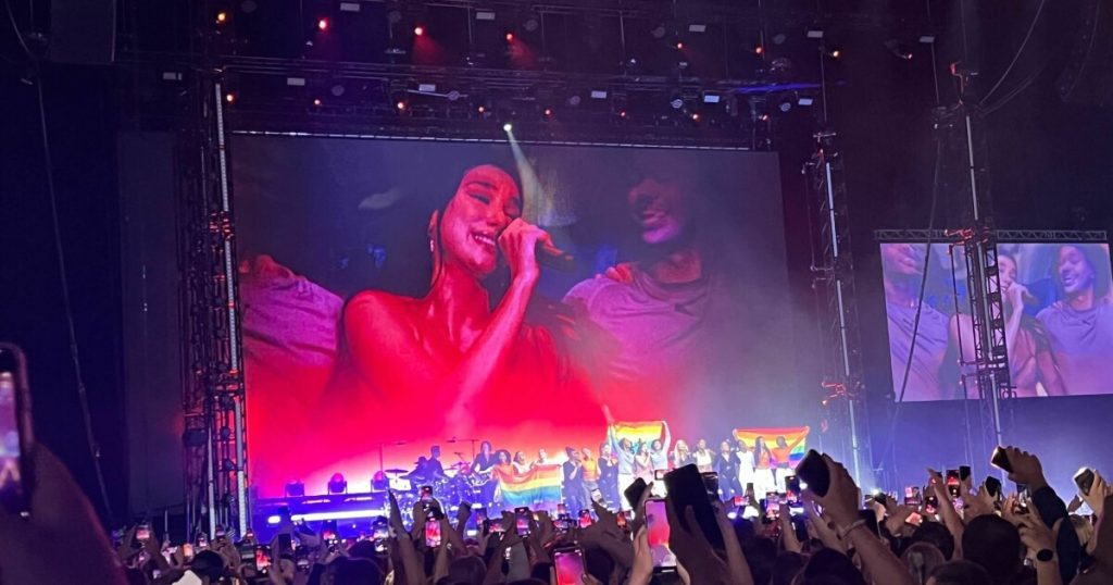 Dua Liba with tribute from the stage after the Oslo shooting